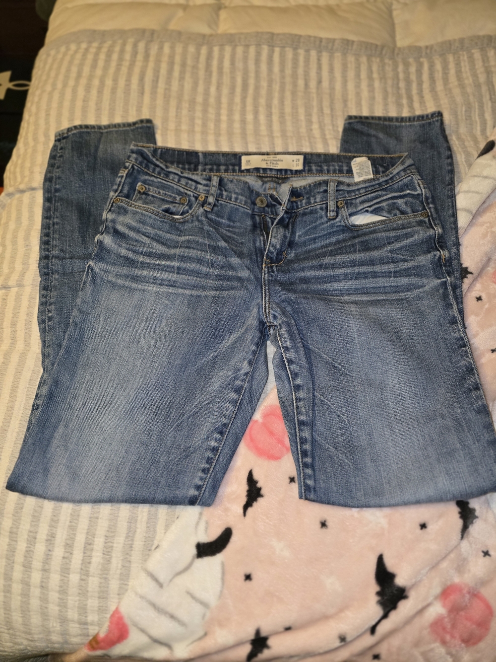Abercrombie & Fitch Women's Medium Blue Straight-leg Jeans Size 6R